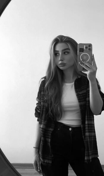 Full leaked Sara dobrik/ private onlyfans photo