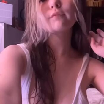 Full leaked Pommy/ private onlyfans photo