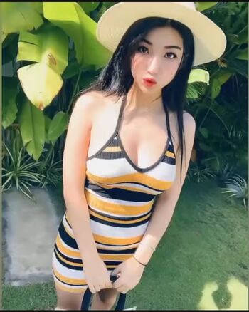 Full leaked Pretty wheelchair girl/ private onlyfans photo