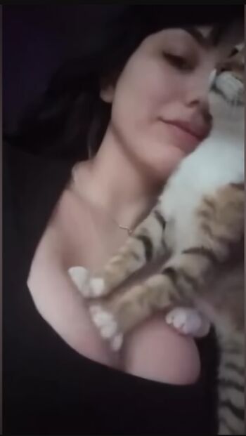 Full leaked Addison rae / private onlyfans photo