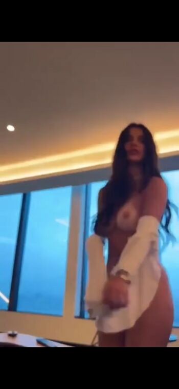 Full leaked Nude in public/ private onlyfans photo