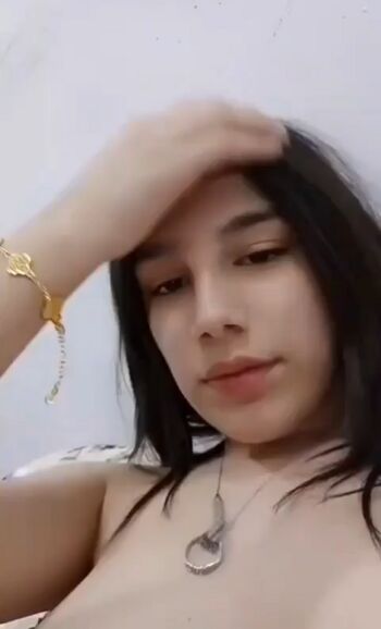 Full leaked Nerdy beila/ private onlyfans photo