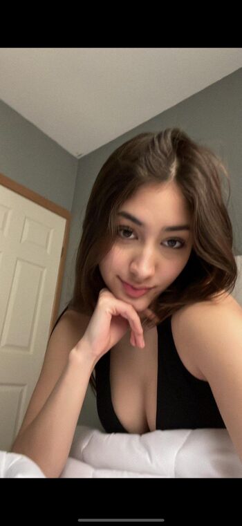 Full leaked Who is this / private onlyfans photo