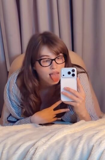 Full leaked Heycalibear/ private onlyfans photo