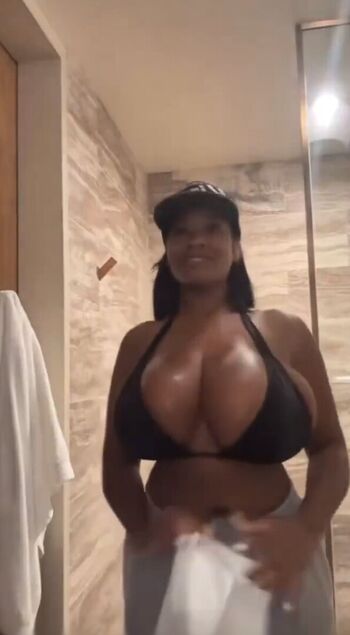 Full leaked Roxx xielov/ private onlyfans photo