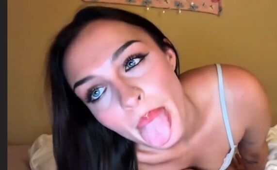 Full leaked Emmilovscats/ private onlyfans photo