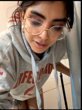 Full leaked Sophie schnur/ private onlyfans photo