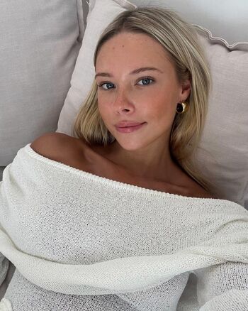 Full leaked Molly carlson/ private onlyfans photo