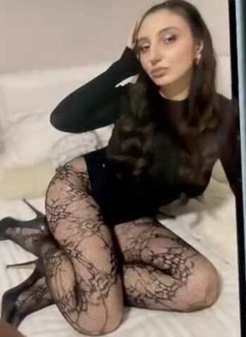 Full leaked Hotwifelyn/ private onlyfans photo