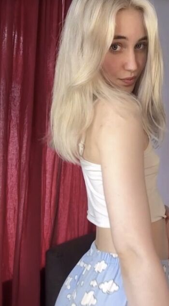 Full leaked Xeniahelena / private onlyfans photo