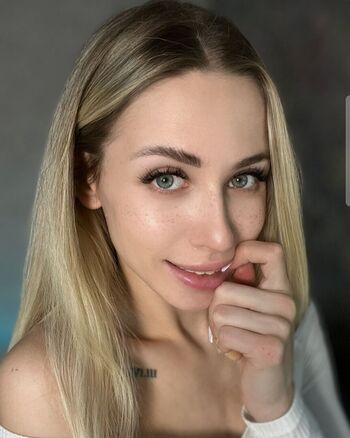 Full leaked Elenaermie/ private onlyfans photo