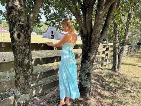 Full leaked Willow hand  page private onlyfans photo