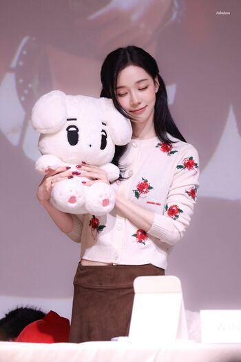 Full leaked Winter aespa page private onlyfans photo