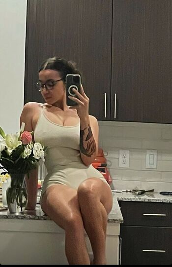 Full leaked Woahh emily private onlyfans photo