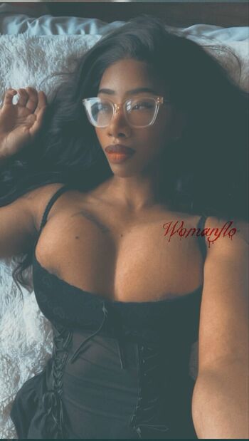 Full leaked Womanflo private onlyfans photo