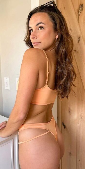 Full leaked Women in bikinis private onlyfans photo