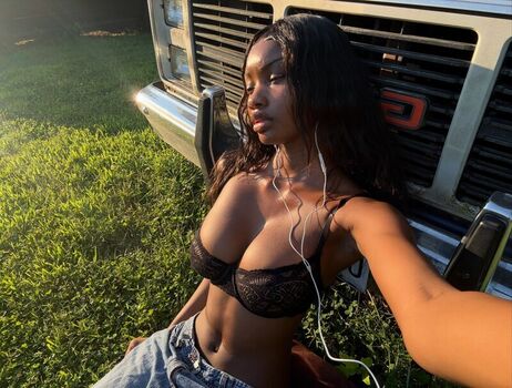 Full leaked Women with long torso private onlyfans photo
