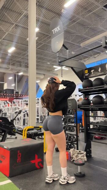 Full leaked Wuman private onlyfans photo