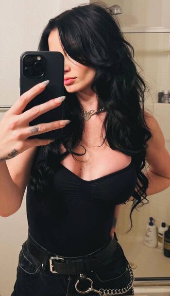 Full leaked Wwe paige private onlyfans photo