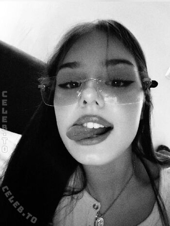 Full leaked Xdshka page private onlyfans photo
