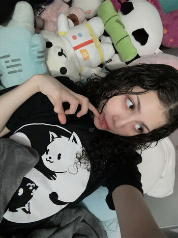 Full leaked Xenluvsmiku private onlyfans photo