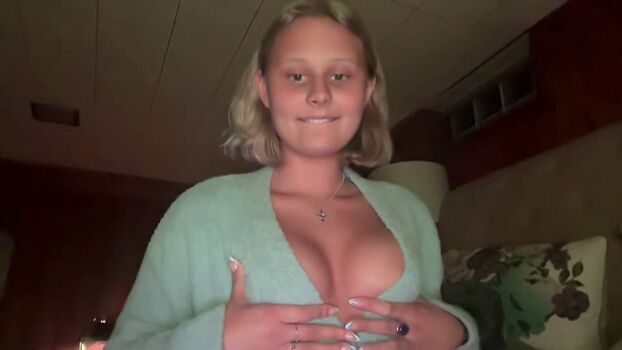 Full leaked Xobella private onlyfans photo