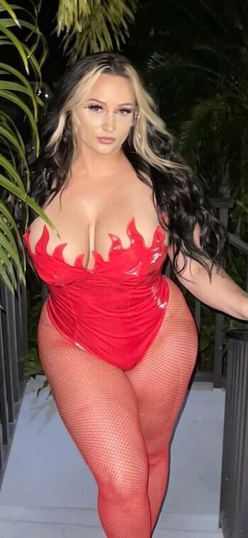 Full leaked Xotaralynn private onlyfans photo