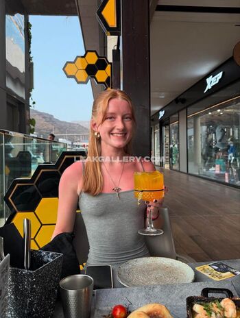 Full leaked Xstrawbz private onlyfans photo