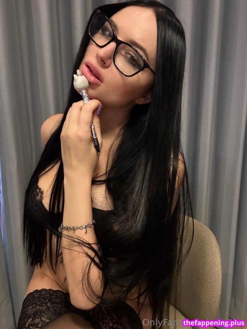xxmilla / xxmillaa Fotografie OnlyFans Dezbrăcată #3