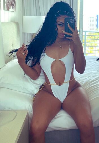 Full leaked Yazminalazne private onlyfans photo