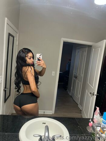 Full leaked Yazzyyams private onlyfans photo
