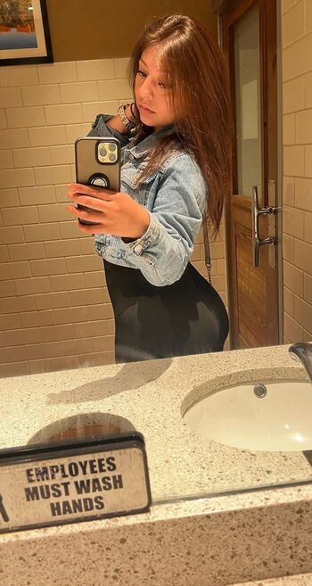 Full leaked Yesenia s private onlyfans photo