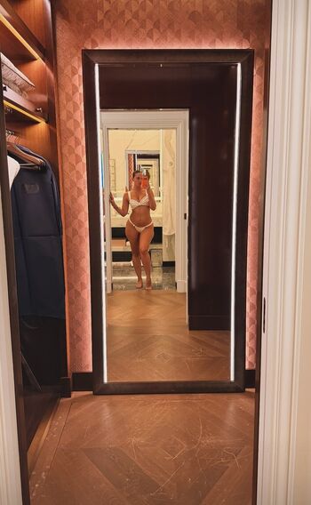 Full leaked Yesjulz private onlyfans photo
