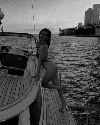 Full leaked Yexiray private onlyfans photo