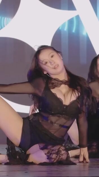 Full leaked Yiluo private onlyfans photo