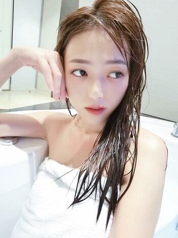 Full leaked Yiyi page private onlyfans photo