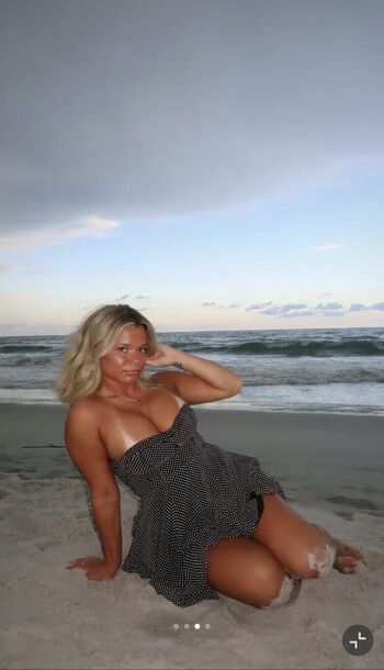 Full leaked Yogirllsav private onlyfans photo