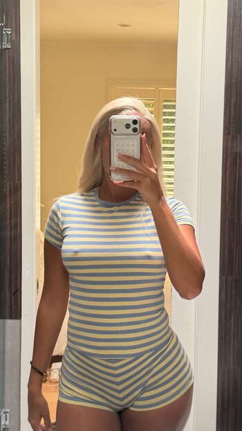 Full leaked Yourtwinss private onlyfans photo