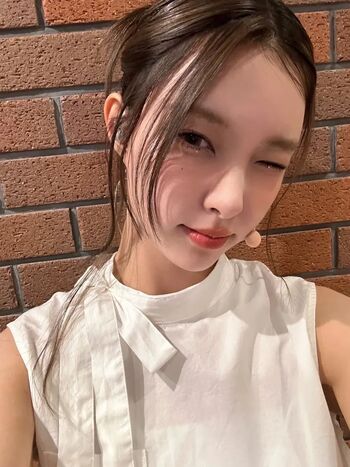 Full leaked Yunah illit private onlyfans photo