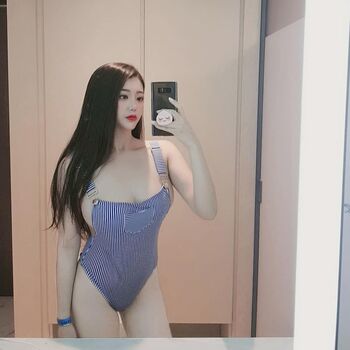 Full leaked Yuni page private onlyfans photo