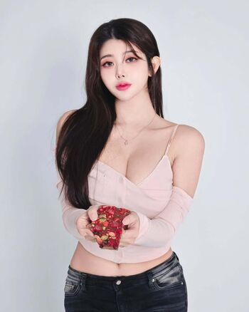 Full leaked Yuniyuning page private onlyfans photo