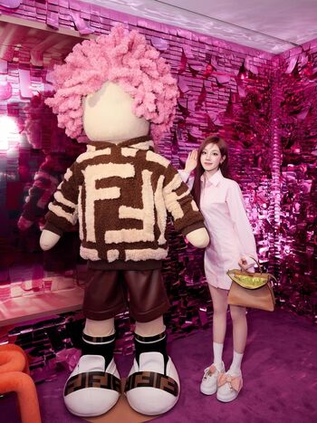 Full leaked Yuqi page private onlyfans photo