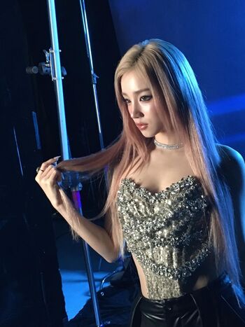 Full leaked Yuqi page private onlyfans photo