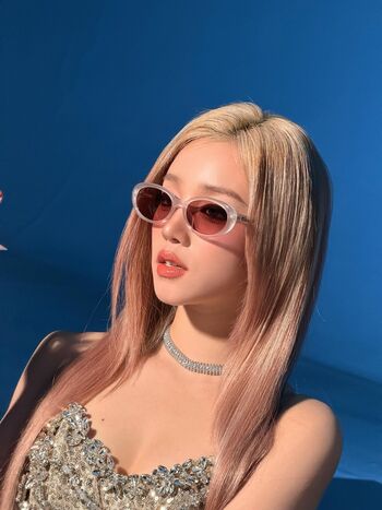 Full leaked Leehee express/ private onlyfans photo