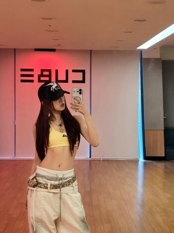 Full leaked Yuqi page private onlyfans photo