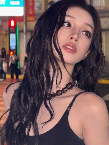 Full leaked Yuqi page private onlyfans photo