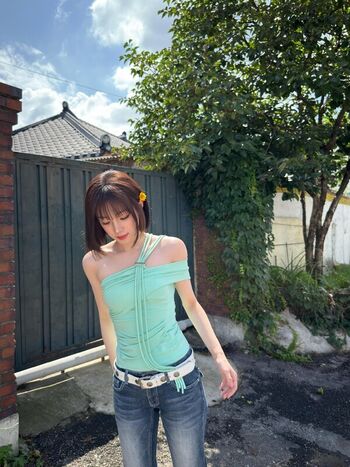 Full leaked Yuqi page private onlyfans photo