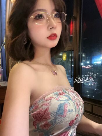 Full leaked Yuuhuia page private onlyfans photo