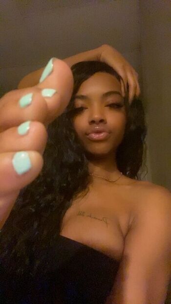 Full leaked Yveshottie private onlyfans photo
