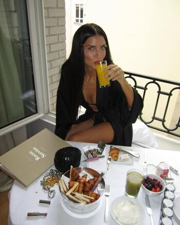 Full leaked Zaira nara page private onlyfans photo